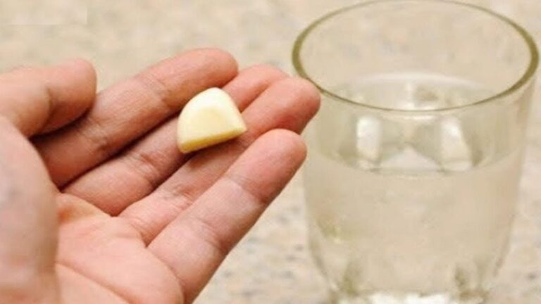 Ein alter Trick: Jeden Morgen mit Wasser und Knoblauch starten und sofortig Veränderungen