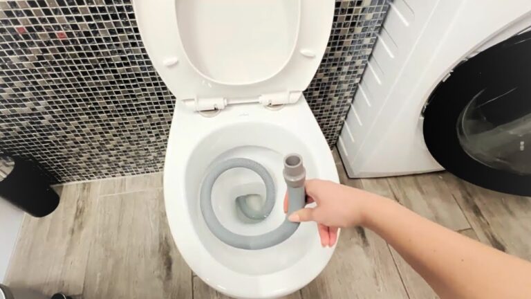 5 einfache Schritte, um deine Toilette ohne Klempner zu reparieren!